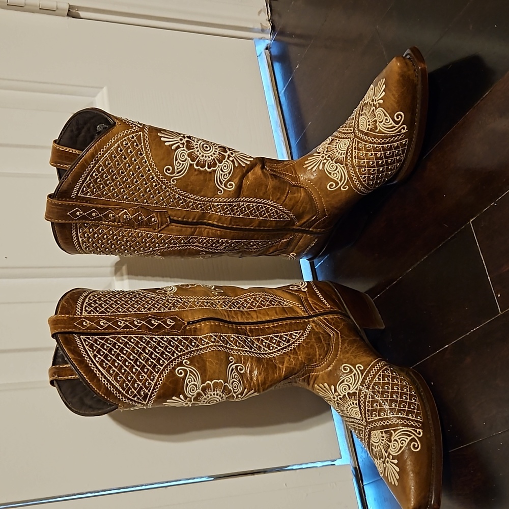 Golden Guns Women's Cowboy Boots size us9